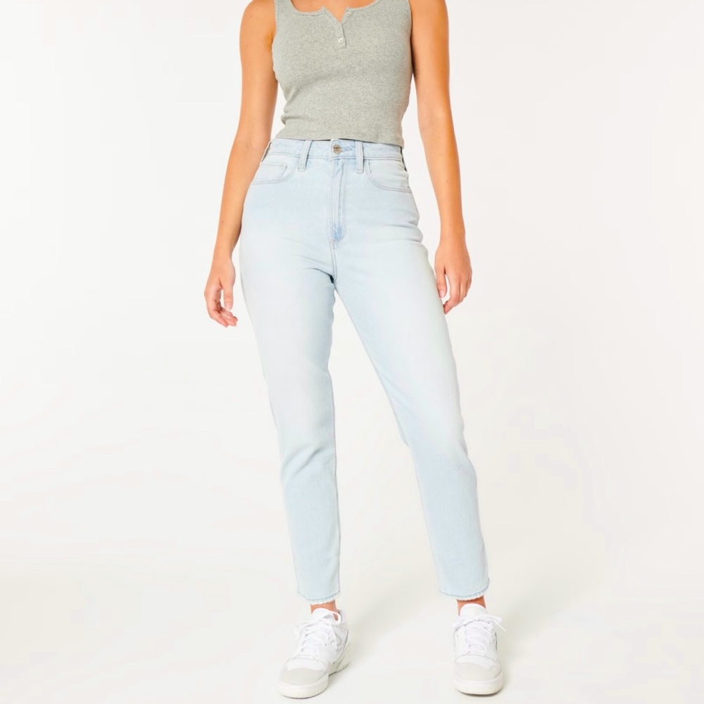 NWT Hollister Curvy Ultra High-Rise Mom Jeans 14 Short Womens Light Wash